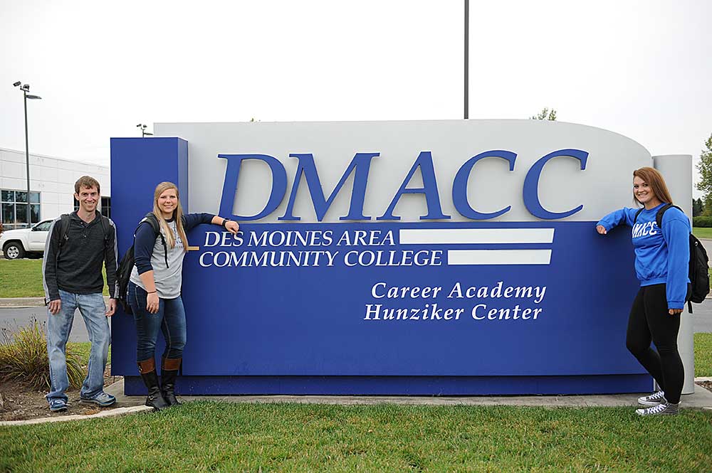 Students by Ames DMACC sign